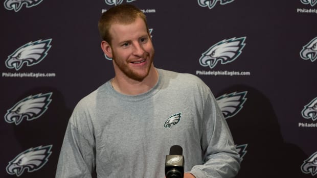 carson-wentz-sam-bradford-meeting.jpg